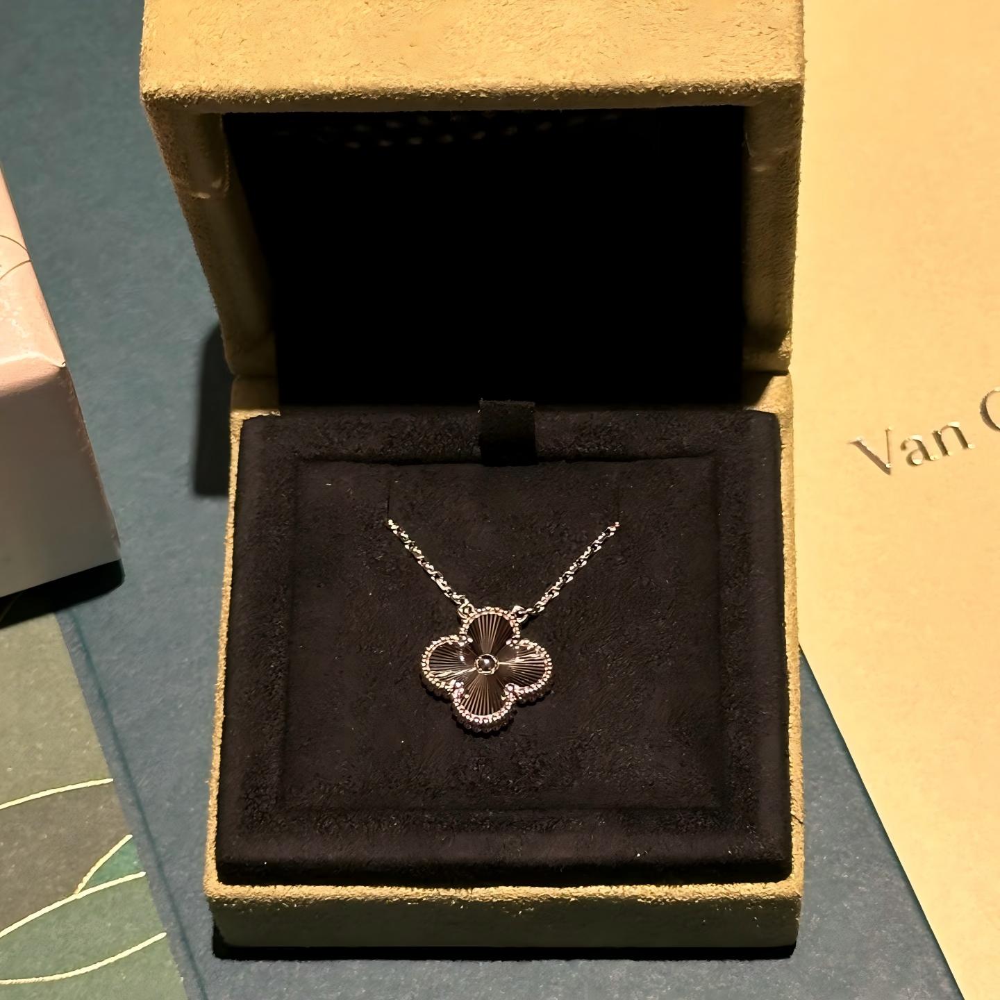 VCA 5 Motifs Bracelet Necklace Earrings Guilloche Silver Laser