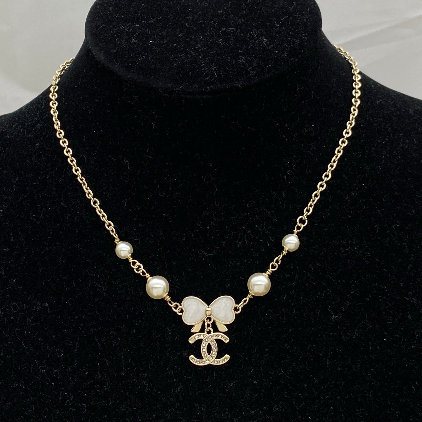 Chanel 25P Bowknot Pearl Necklace