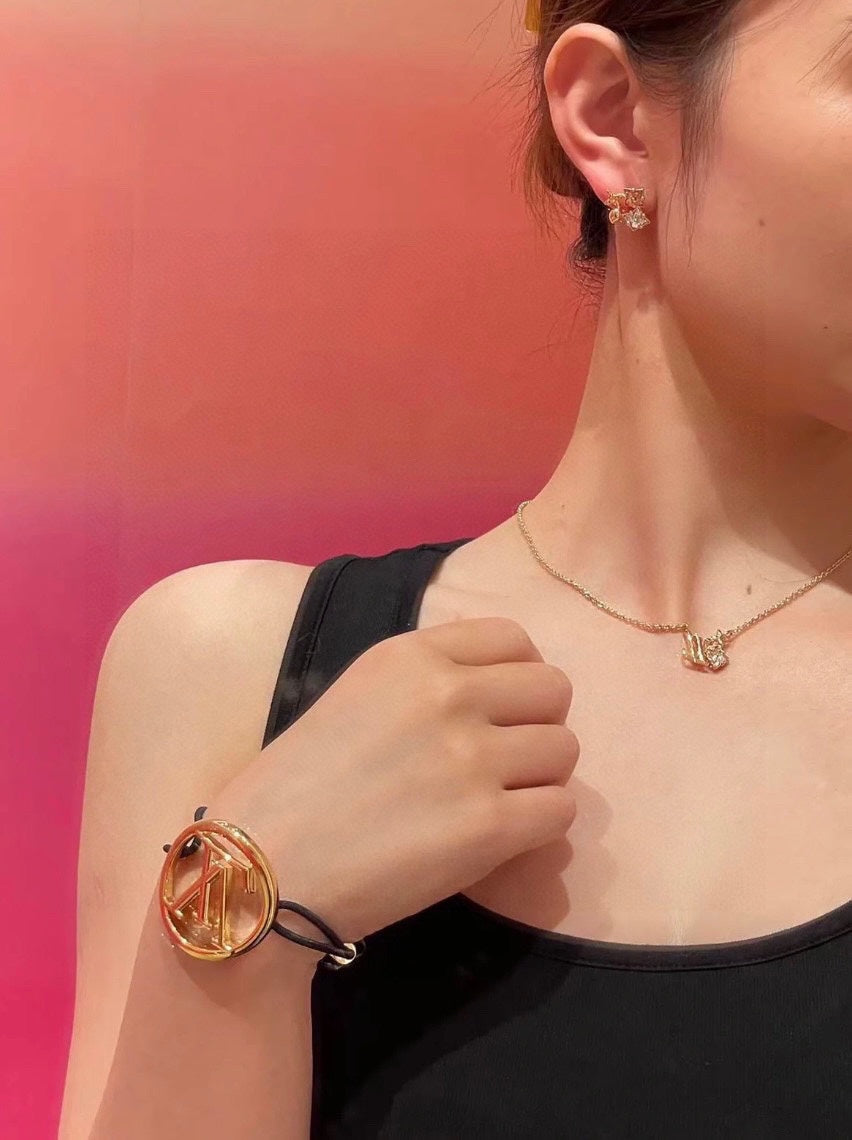 LV Single Pink Diamond Necklace Bracelet