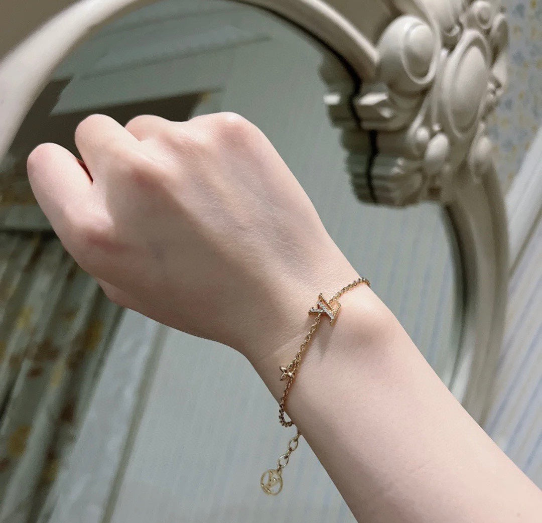 LV Diamond Logo Necklace Bracelet