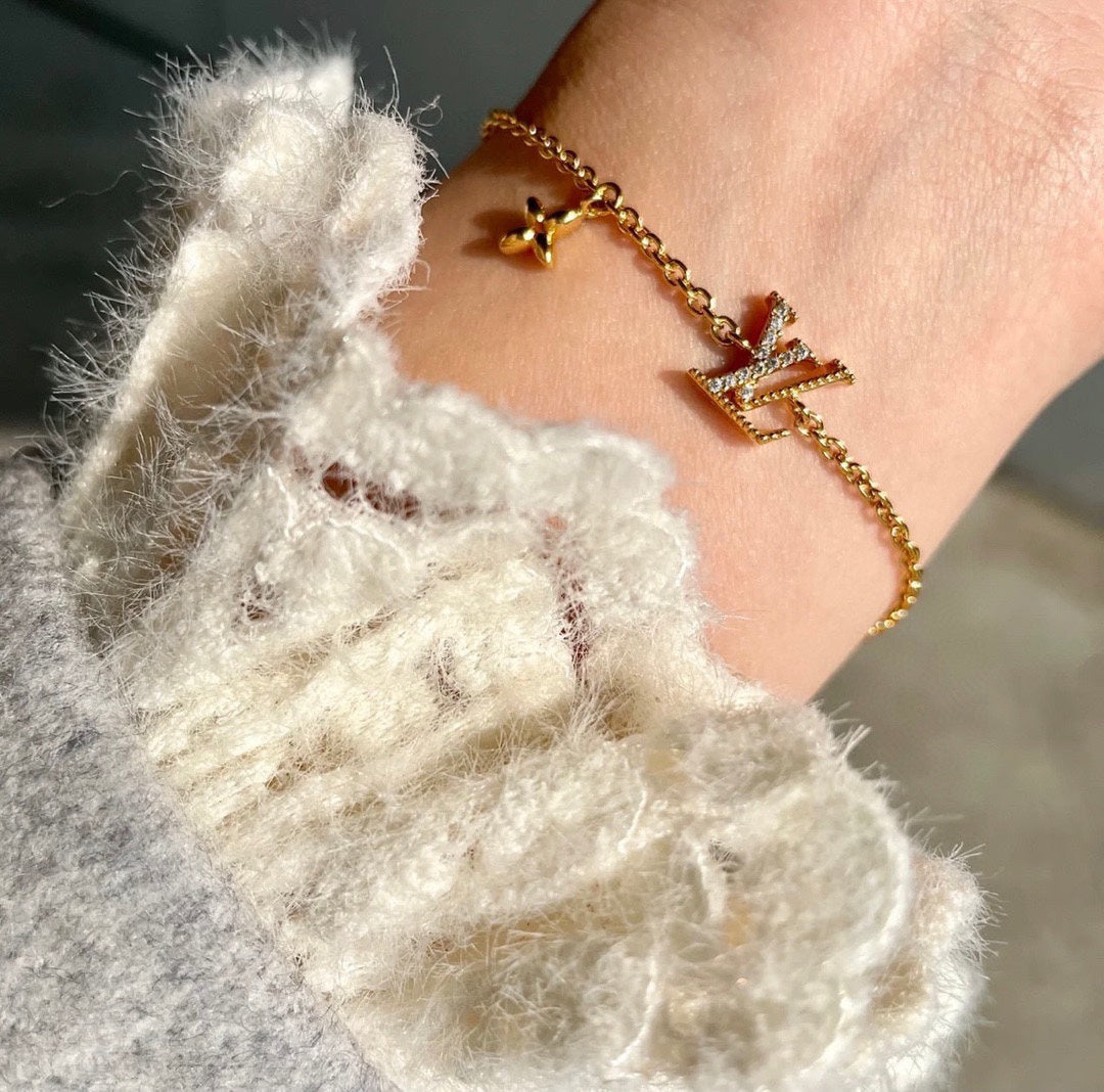 LV Diamond Logo Necklace Bracelet
