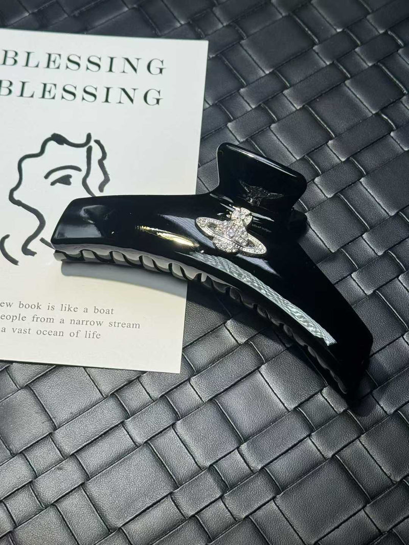 薇薇安·韦斯特伍德发爪