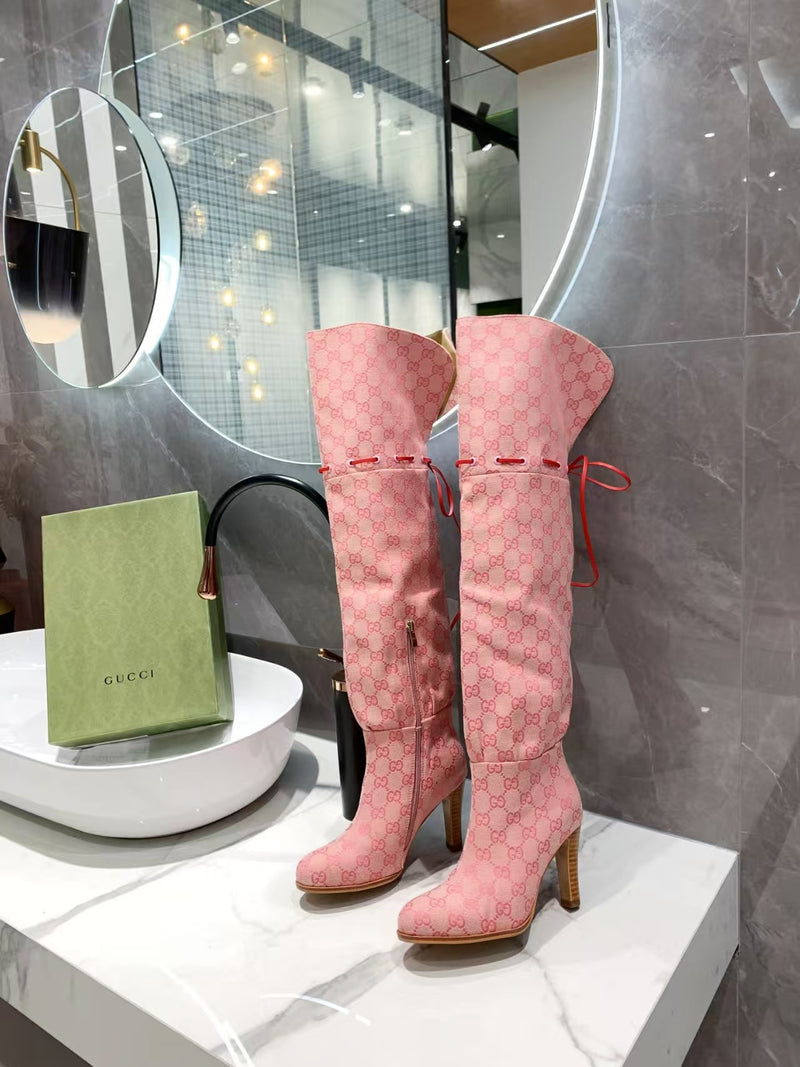 Gucci粉色靴子