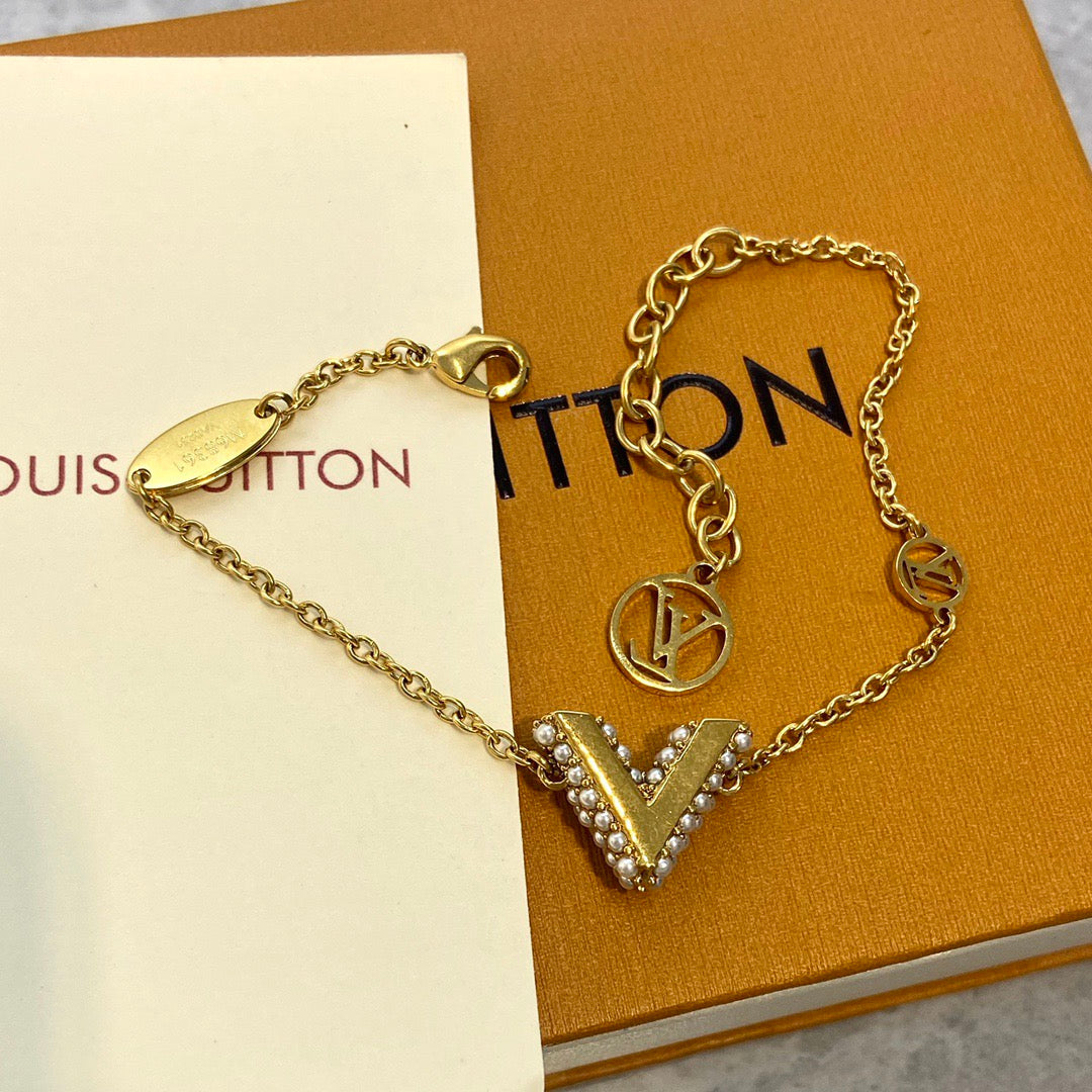 LV V Pearl Bracelet