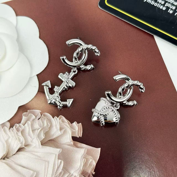 香奈儿心形锚形耳环