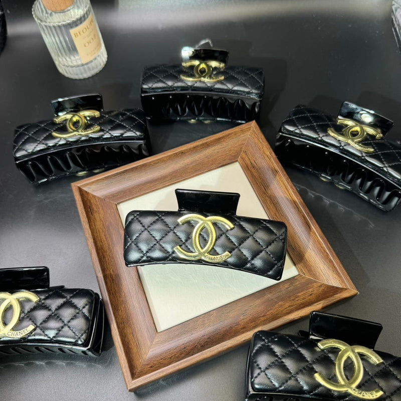 香奈儿黑色皮革发夹