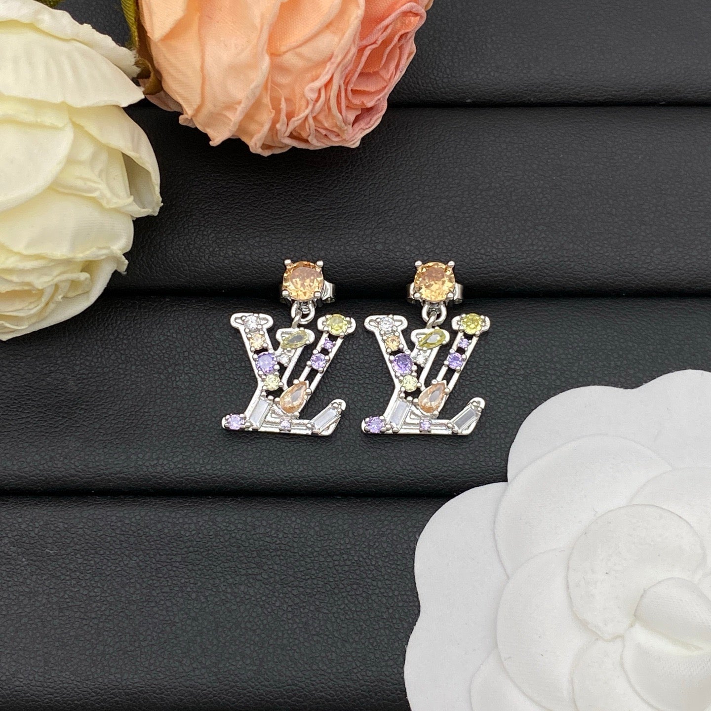 LV Color Diamond Necklace Bracelet Earrings