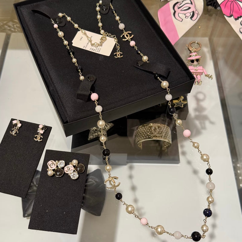 香奈儿黑色珍珠毛衣链