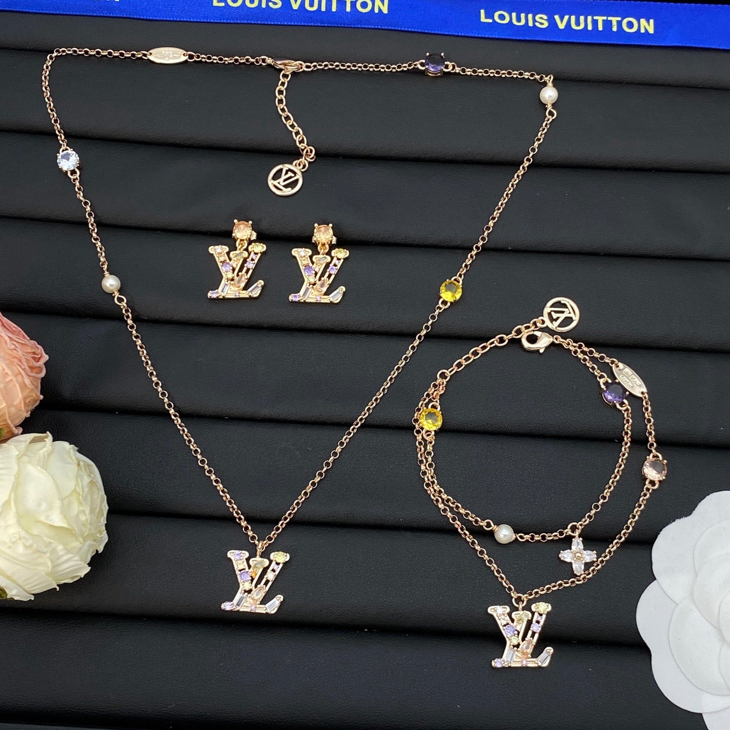 LV Color Diamond Necklace Bracelet Earrings