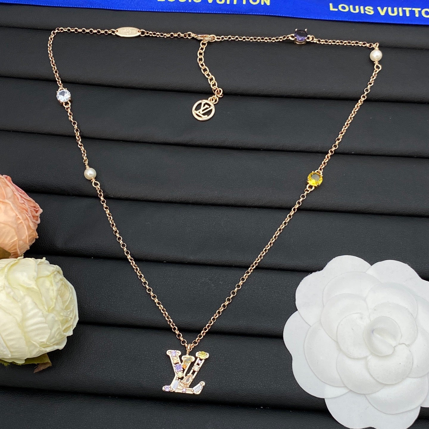 LV Color Diamond Necklace Bracelet Earrings