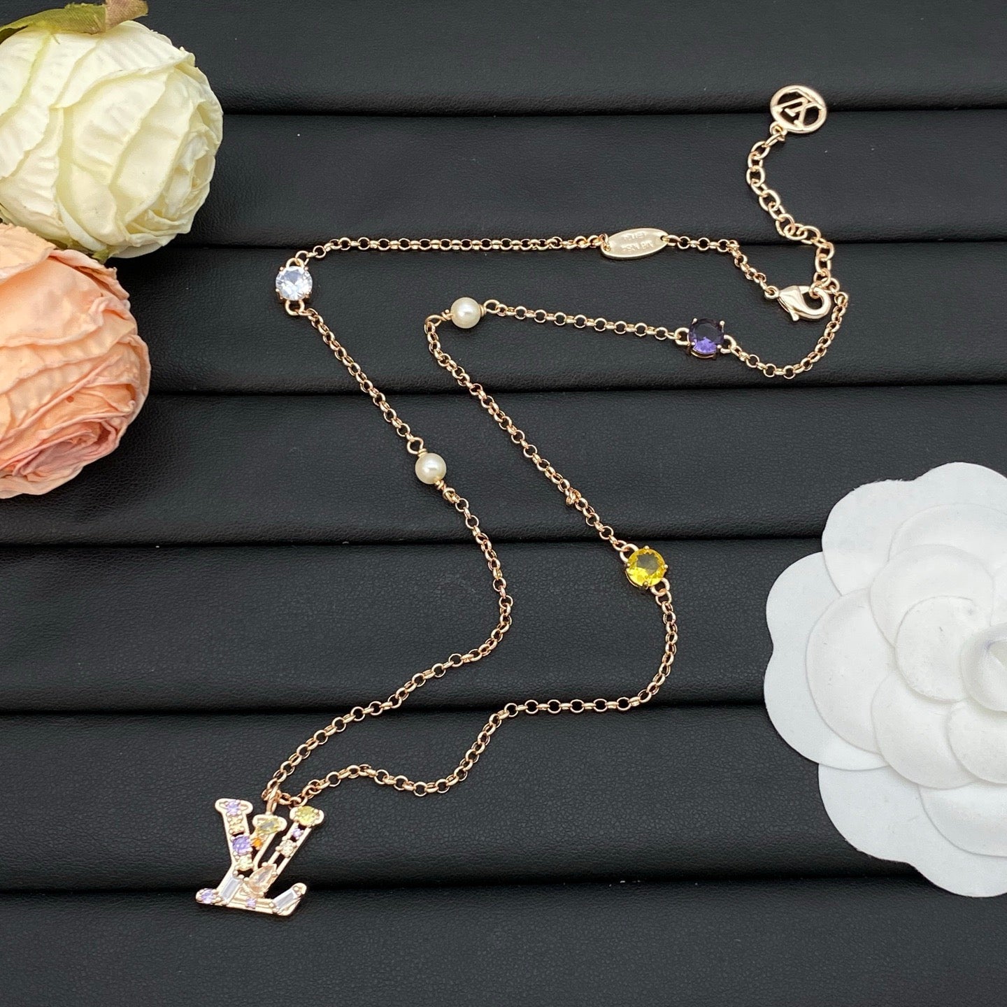 LV Color Diamond Necklace Bracelet Earrings