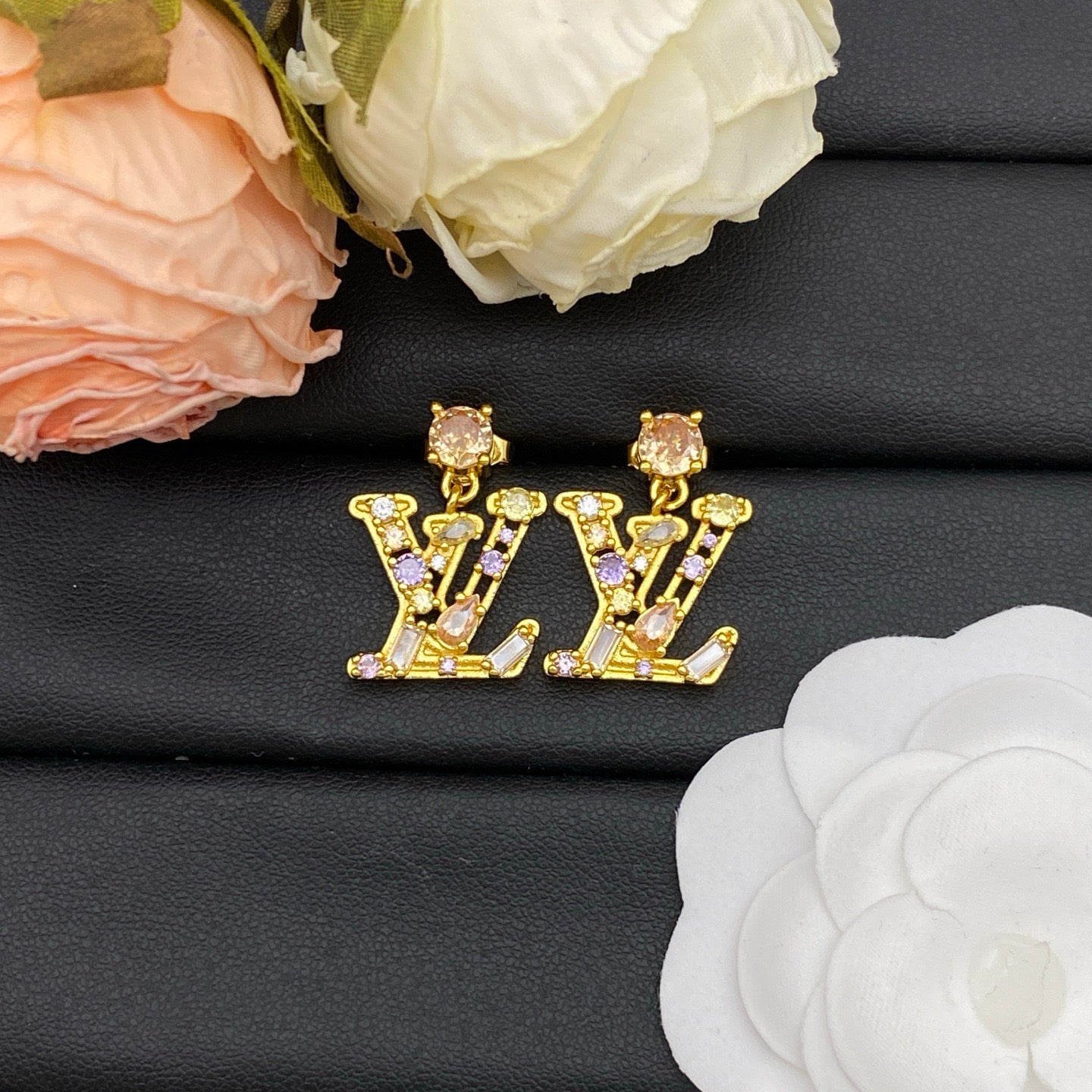 LV Color Diamond Necklace Bracelet Earrings