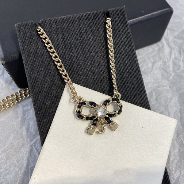 香奈儿黑色皮革蝴蝶结项链