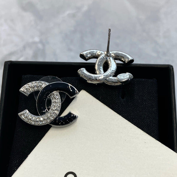 香奈儿黑色耳环