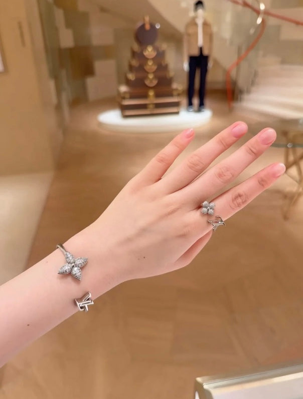LV Diamond Open End Flower Ring